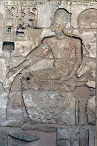 Medinet-Habu-courtyard-pharaoh-seated-Egypt