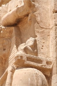 Medinet-Habu-royal-columns-amun-Egypt