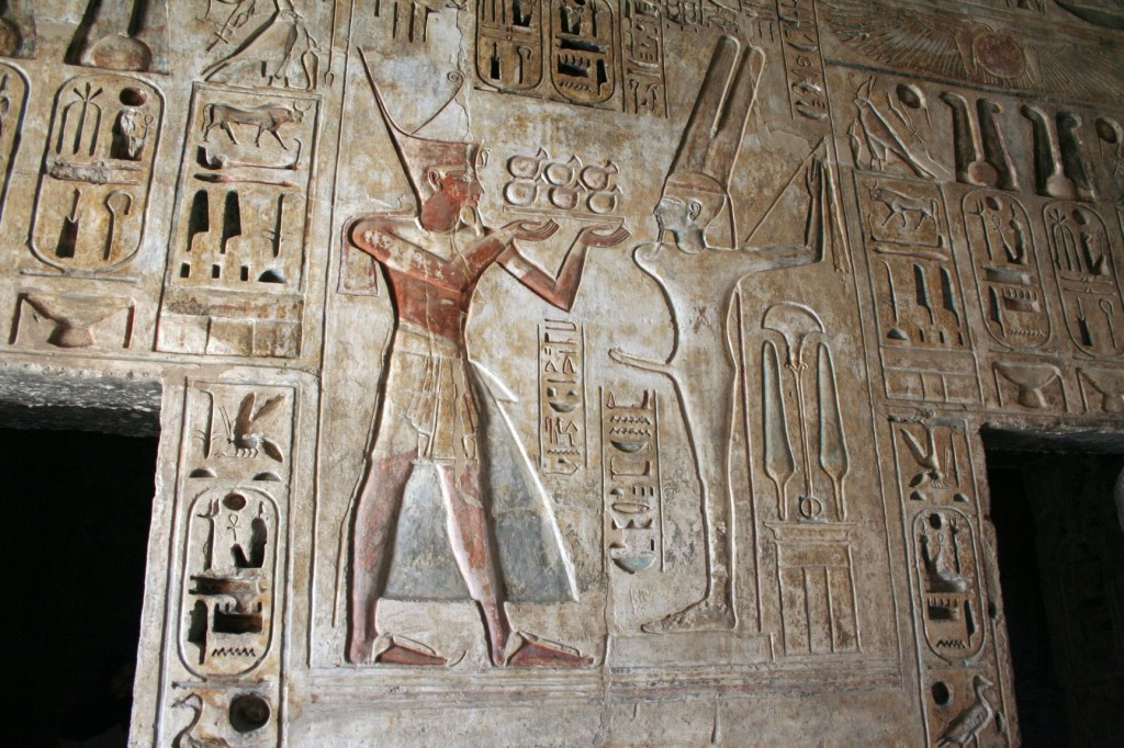 Medinet-Habu-treasury-dsrt-Egypt
