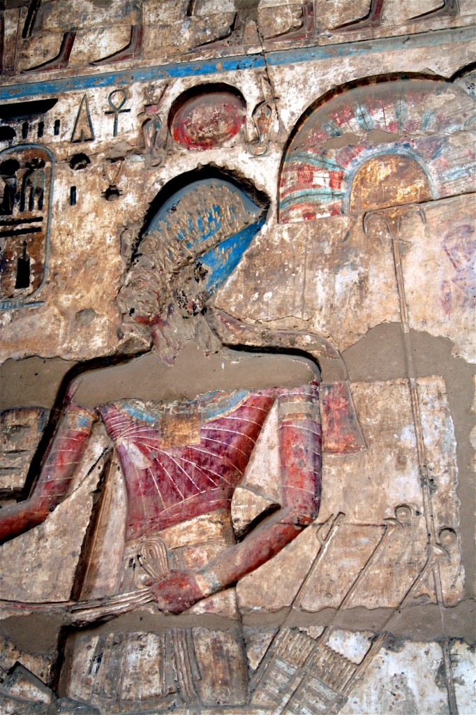 Medinet-Habu-chariot-procession-loop-detail-Egypt