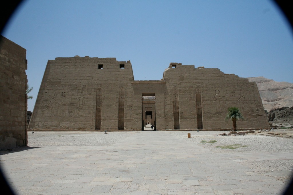 Medinet-Habu-pylon-general-Egypt