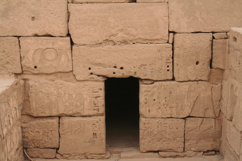 Medinet-Habu-pylon-interior-loop-Egypt